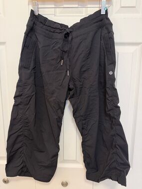 lululemon black capri, inseam 17”